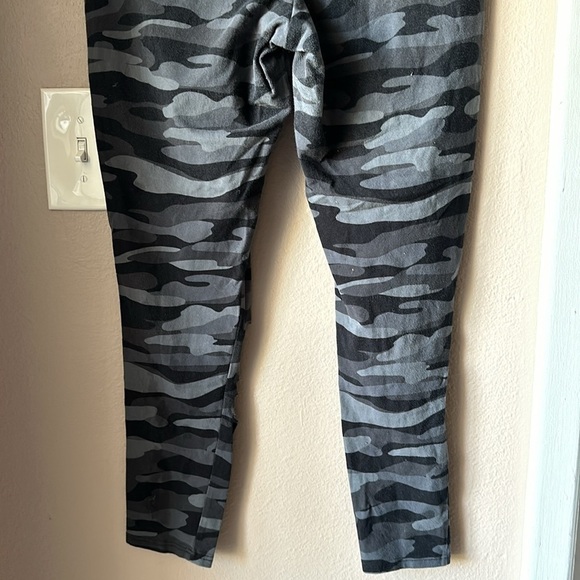 TORRID Destructed Front Premium Camo Leggings - Picture 10 of 10